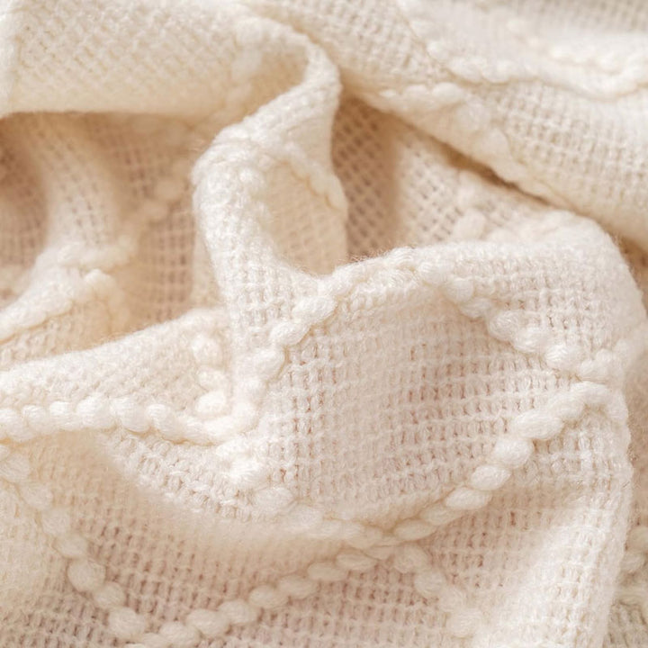 Knit Throw Blanket with Tassels in Cream Color. Closeup 2. Size 130-150 cm