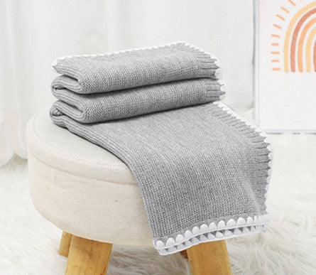 Ren Knitted Baby Blanket Front. Size 90x70 cm