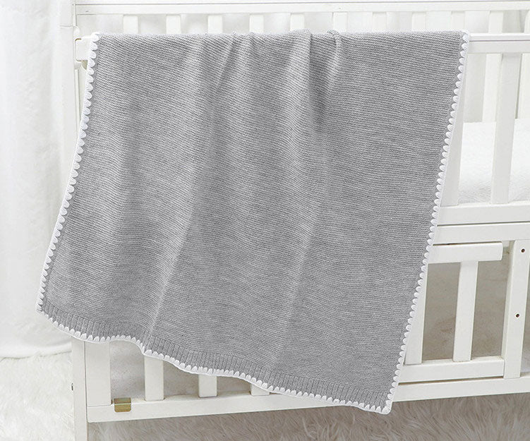 Ren Knitted Baby Blanket Front. Size 90x70 cm