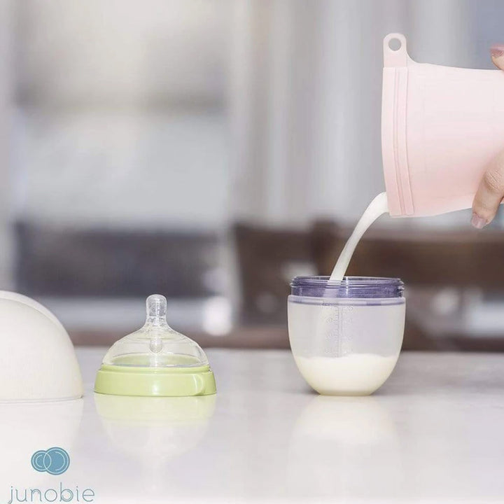 Junobie Reusable Silicone Breastmilk Storage Bags- 4pk - Pouring