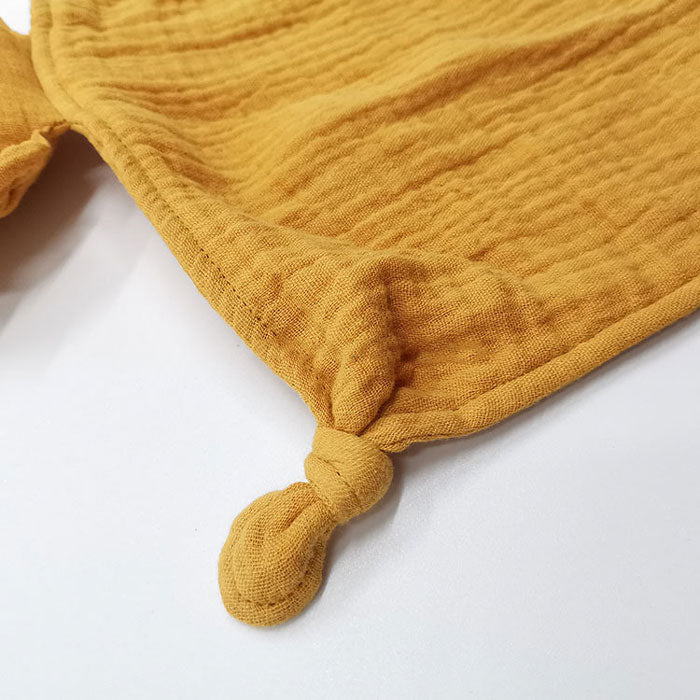Lion Baby Comforter Mustard knot closeup