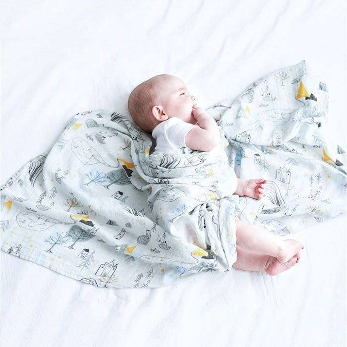 Uptown Baby Swaddle Wrap 120-120 cm with baby