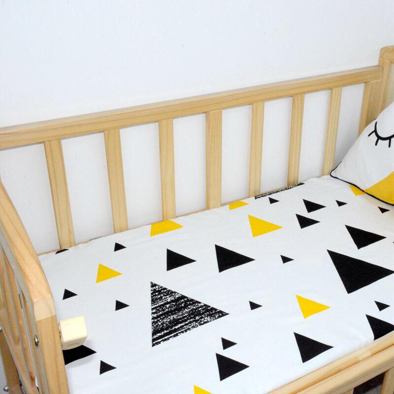 Black and Yellow Triangles Cot Sheet